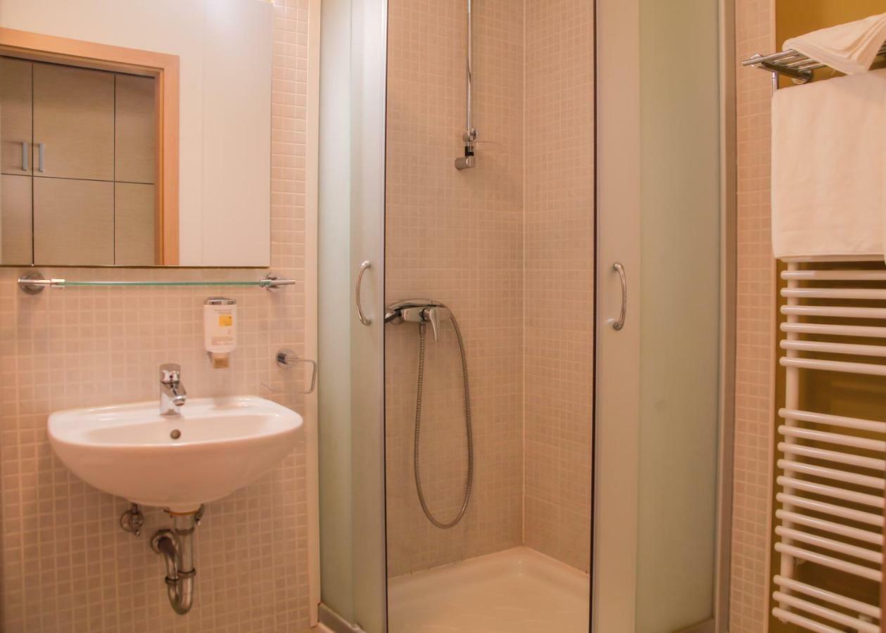 Ruse Hotel Veter מראה חיצוני תמונה