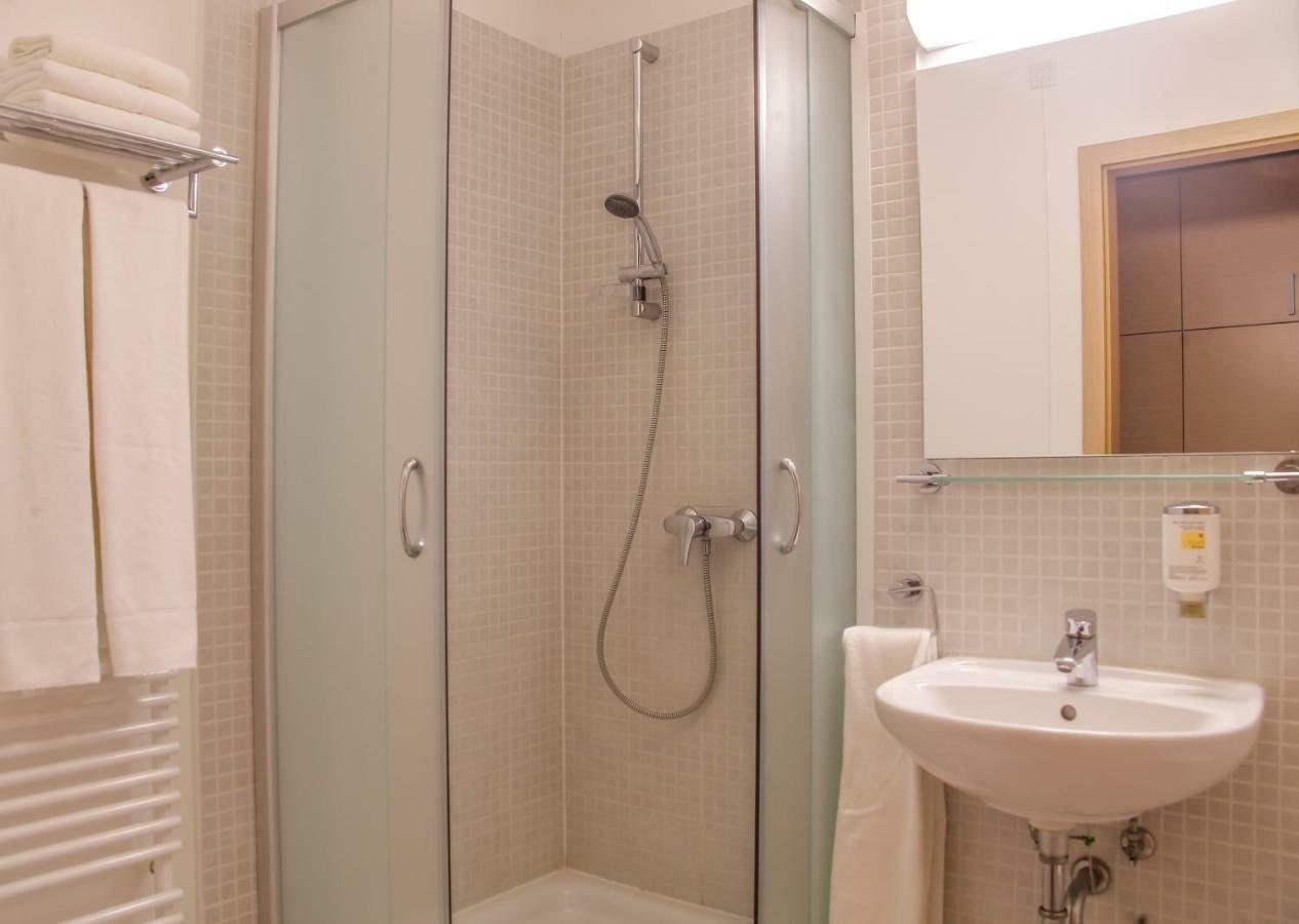 Ruse Hotel Veter מראה חיצוני תמונה